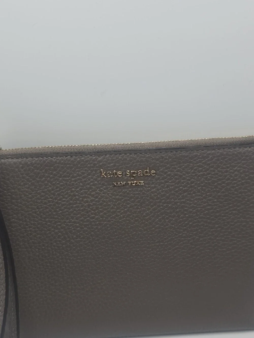 Kate Spade ♠️ Taupe Pebbled Leather Wristlet W/ Gold Hardware (NWOT)✨️♠️✨️
